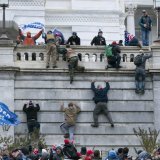 Cinq personnes avaient été tuées durant l'assaut du Capitole en 2021 et 140 policiers avaient été blessés (archives). KEYSTONE/FR159526 AP/JOSE LUIS MAGANA